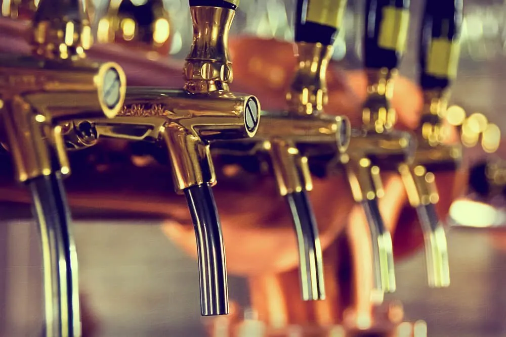 Como atrair clientes para um bar: 10 dicas comprovadas