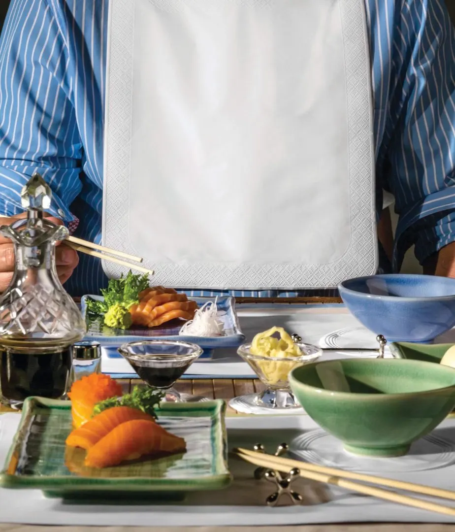 Até os restaurantes mais chiques oferecem um babador se a comida for daquelas que respingam.