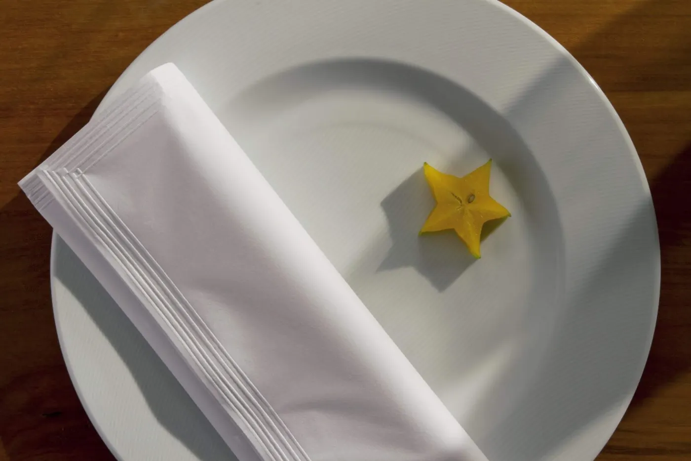Guardanapos de papel de alta qualidade são ideais para qualquer tipo de evento. Para festas, onde há circulação de pessoas com comida, este item é indispensável.