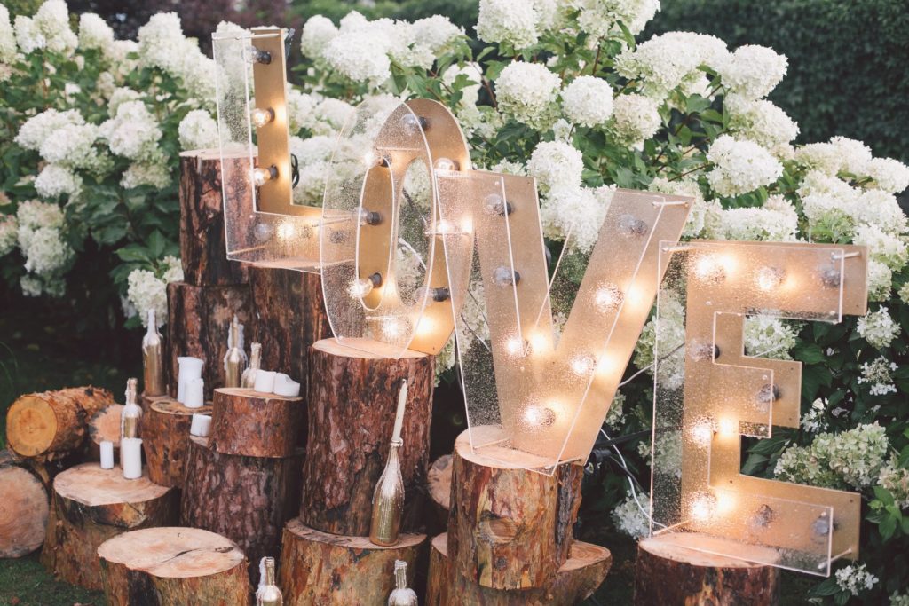 decoração-de-casamento-com-madeira