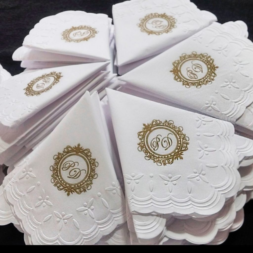 guardanapo de papel personalizado dobrado